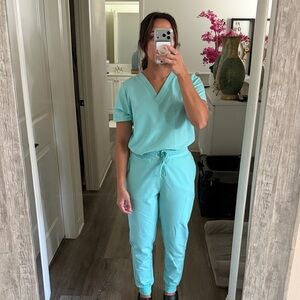 Mandala Women's Mint Green Scrub Top & Jogger Pants